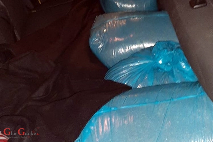 A na švercanom duhanu dobra zarada ... A na švercanom duhanu dobra zarada ...