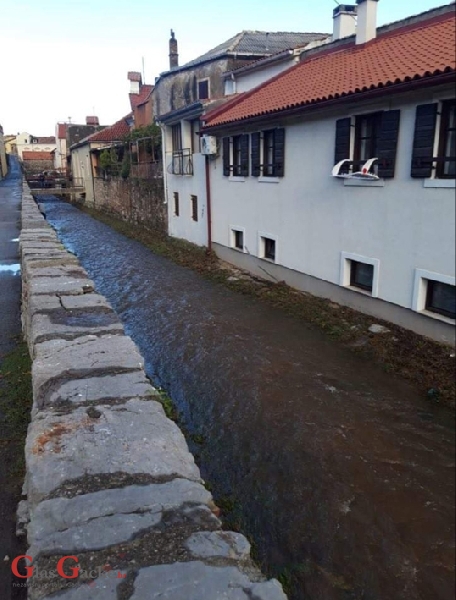 Potekla voda Kolanom