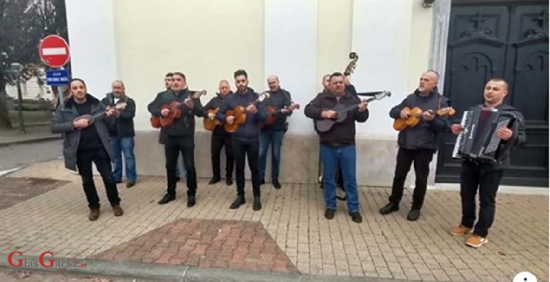 I u Gospiću Kiću ispratili tamburama I u Gospiću Kiću ispratili tamburama