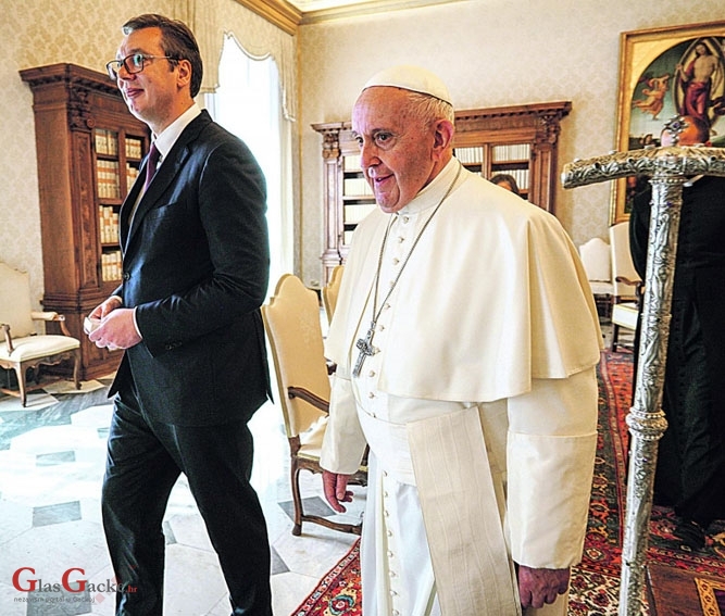 Papa Franja gine za Srbijom
