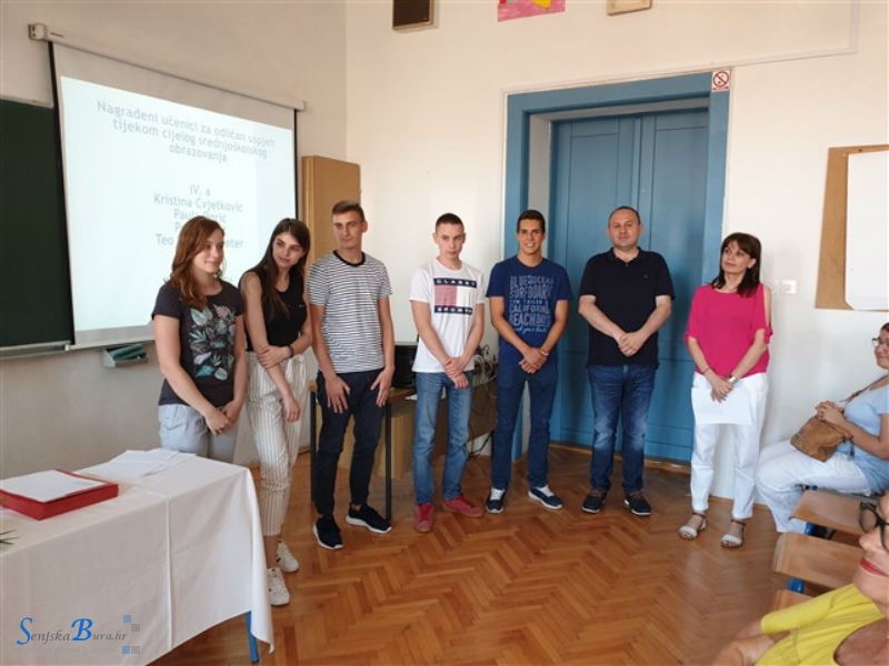 Najuspješnijim senjskim maturantima dodijeljene nagrade