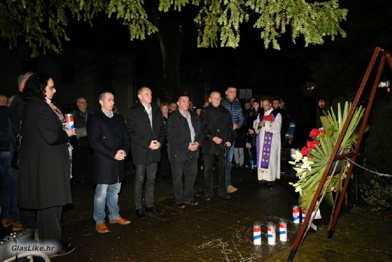 Članstvo HDZ-a Gospića odalo počast predsjedniku Tuđmanu