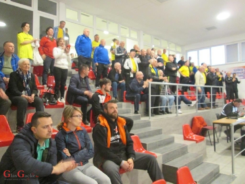 K.K.“Velebit“ iz Otočca nadmoćno slavio nad "Poštarom" iz Splita 