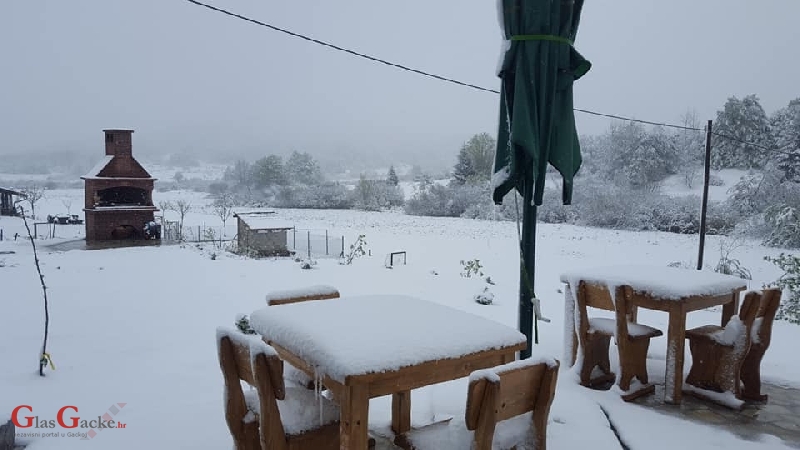Na Plitvicama pao snijeg 