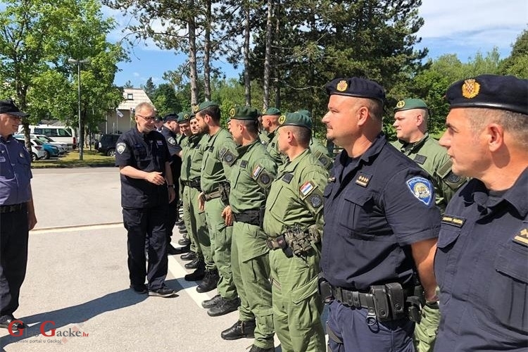 Ministar Božinović obišao operativno mjesto za koordinaciju rada policijskih snaga u Grabovcu