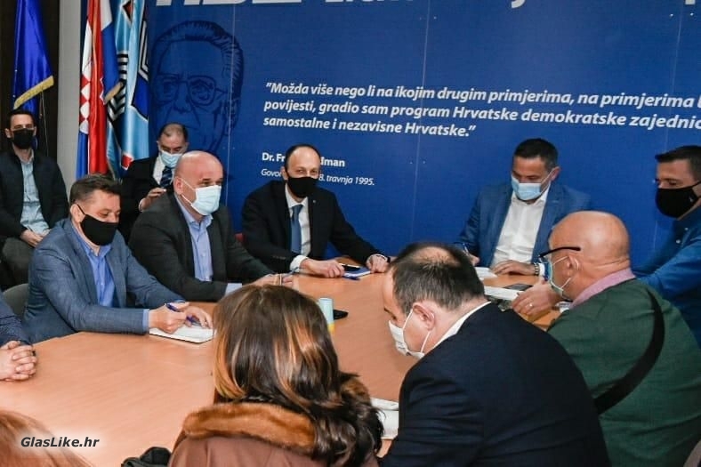 Održan radni sastanak proširenog predsjedništva HDZ-a Ličko-senjske županije