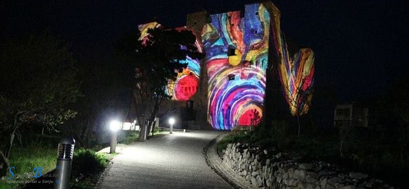 Svjetlosna instalacija na Tvrđavi Nehaj u povodu Dana Grada Senja i blagdana Svetog Jurja