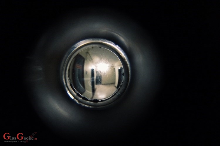 Upozorenje građanima: Ne nasjedajte na prevarante na kućnom pragu! Upozorenje građanima: Ne nasjedajte na prevarante na kućnom pragu!