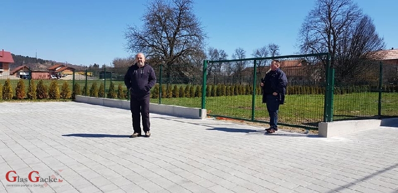 U Brinju završeni radovi na gradnji parkirališta kod Dječjeg vrtića "Tratinčica" 