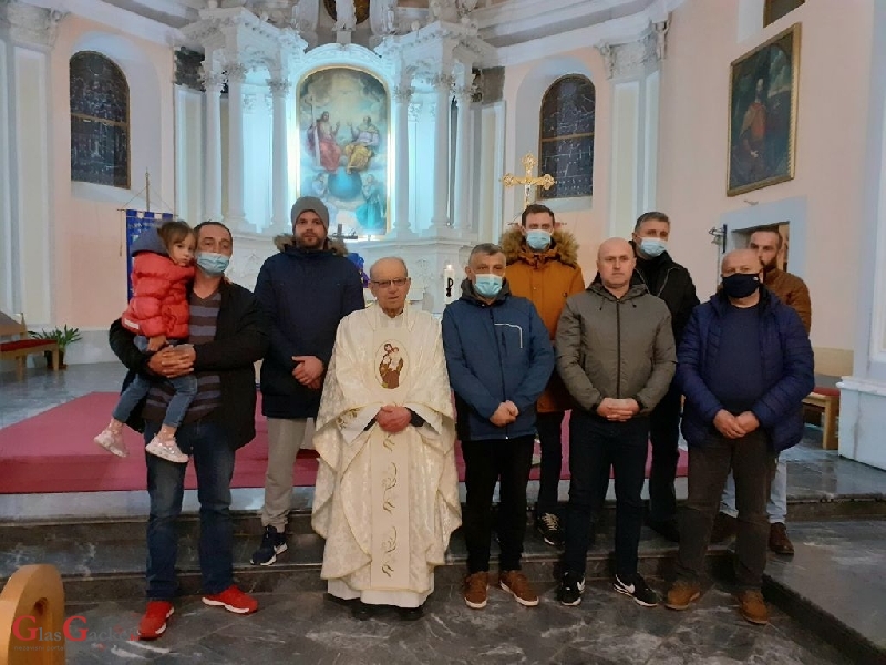 Proslavljen Dan očeva u župnoj crkvi u Otočcu