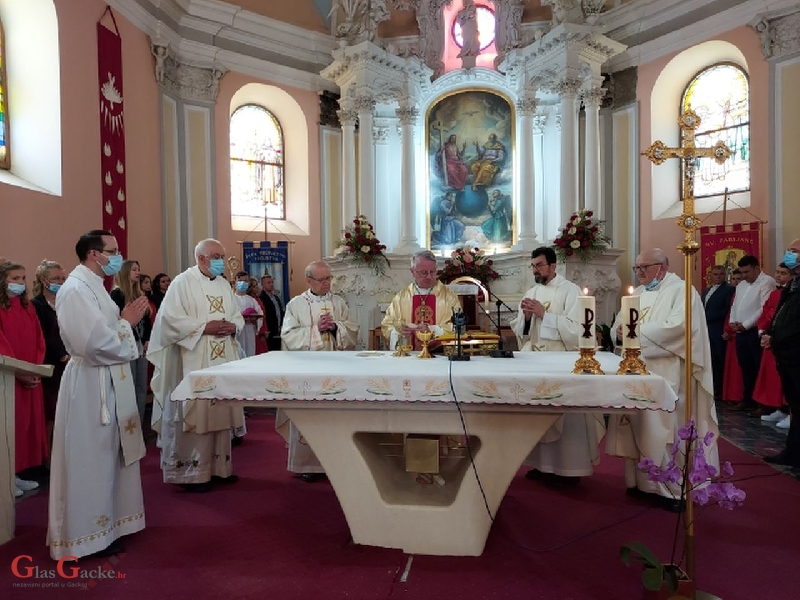 Proslava Presvetoga Trojstva uz svečanost Sv. Potvrde u Otočcu