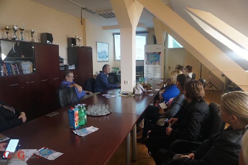 U Brinju održana prezentacija projekta „Razvojni centar Ličko–senjske županije “