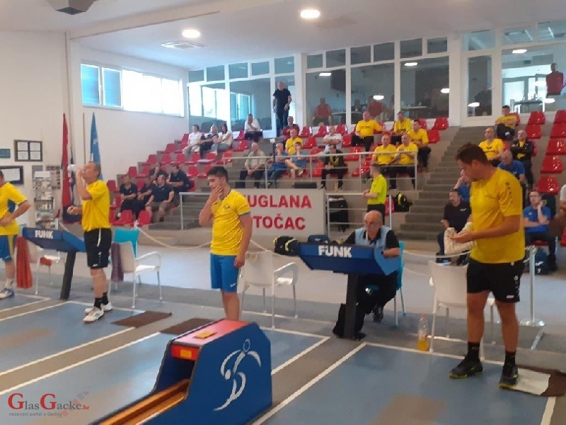 Kuglački klub Velebit iz Otočca potukao K.K. Željezničar iz Čakovca 