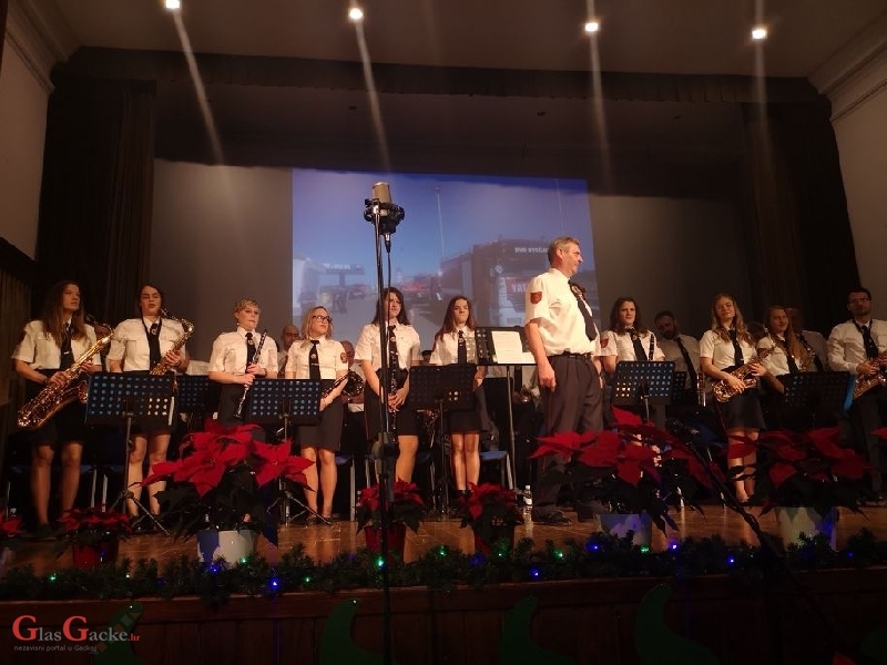 Veličanstven božićno-novogodišnji koncert puhačkog orkestra DVD-a Otočac