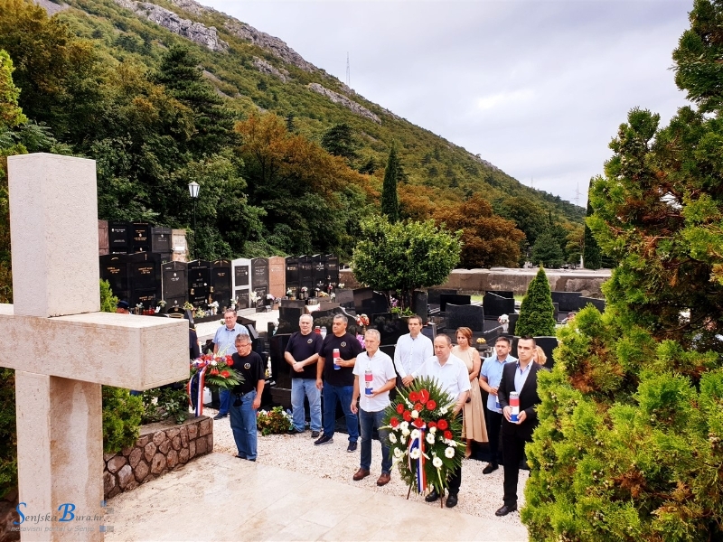 Gradske delegacije Grada Senja odale počast hrvatskim braniteljima povodom Dana Domovinske zahvalnosti i Dana hrvatskih branitelja 