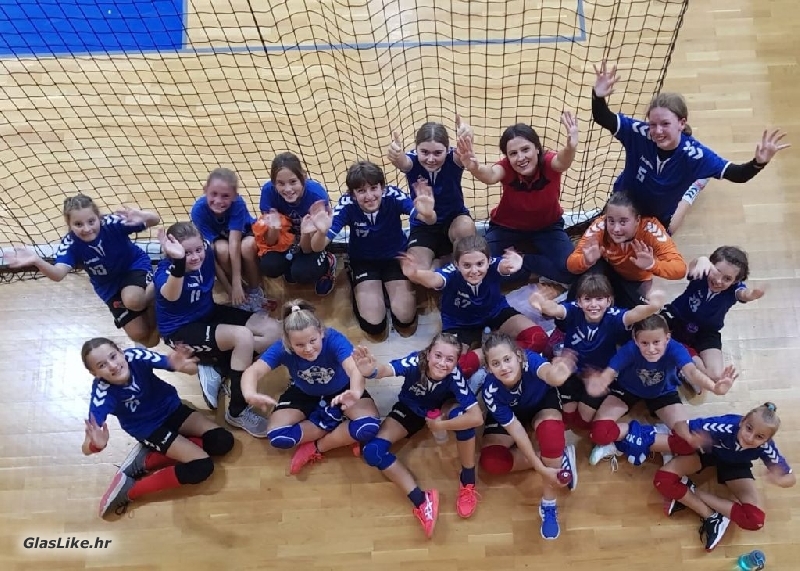 Mlade rukometašice Gospića pobjedama ušle u ligaško natjecanje Mlade rukometašice Gospića pobjedama ušle u ligaško natjecanje