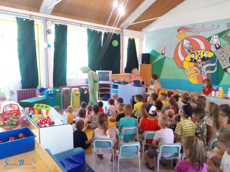 Predstava "Eko maca" za ekološku svijest najmlađih Senjana