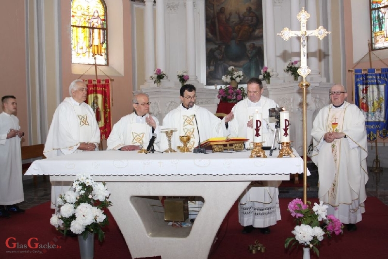 Župa Otočac proslavila svog nebeskog zaštitnika Presveto Trojstvo