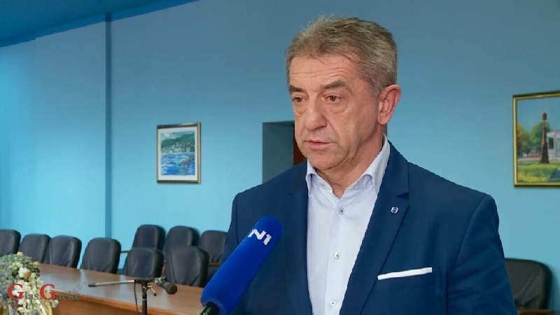 Ličko-senjski župan Darko Milinović na covid odjelu liječi obostranu upalu pluća.