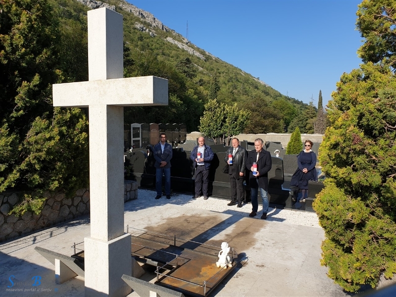 Delegacija Grada Senja odala počast poginulim hrvatskim braniteljima povodom obilježavanja Dana grada Senja