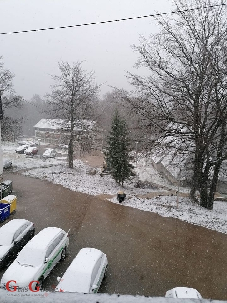 Pahulje snijega zabijelile Plitvice