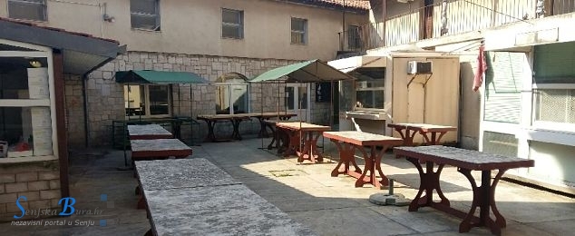 Otvaranje senjske tržnice uz stroge mjere socijalnog distanciranja Otvaranje senjske tržnice uz stroge mjere socijalnog distanciranja