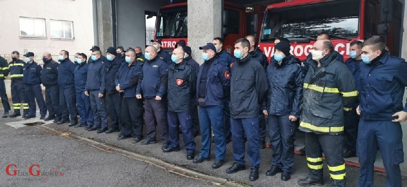 278 vatrogasaca i 76 vizila stiglo u Sisak i Petrinju  