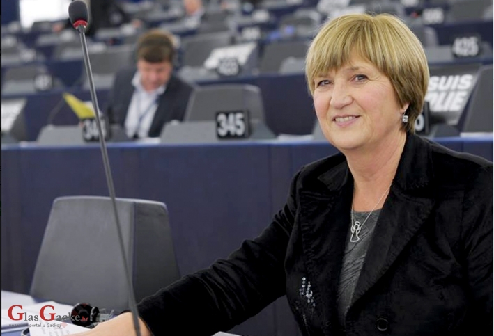 Hej, kako li je Ruža razvalila Uljanik Hej, kako li je Ruža razvalila Uljanik