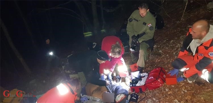 Policija i antiteroristička jedinica spašavali migranta koji je pao sa stijene