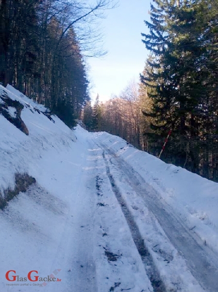 Zbog snijega NP Sjeveni Velebit službeno zatvoren Zbog snijega NP Sjeveni Velebit službeno zatvoren