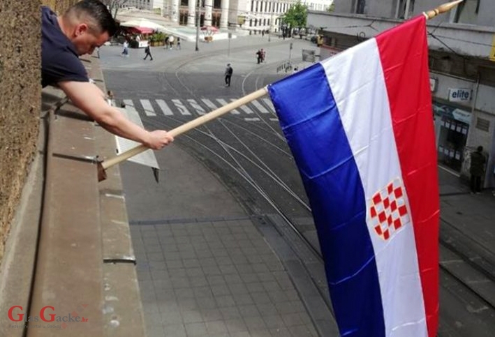 ZASTAVA OSTAJE!  ZASTAVA OSTAJE!