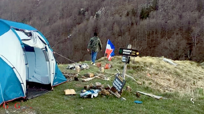 Slovenci na Velebitu izvjesili zastavu SFRJ Slovenci na Velebitu izvjesili zastavu SFRJ