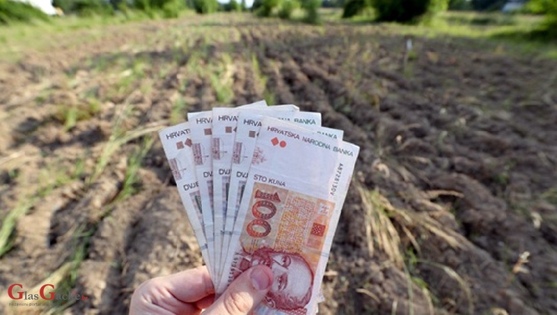 Započela isplata 1,3 milijarde kuna predujma poljoprivrednicima Započela isplata 1,3 milijarde kuna predujma poljoprivrednicima