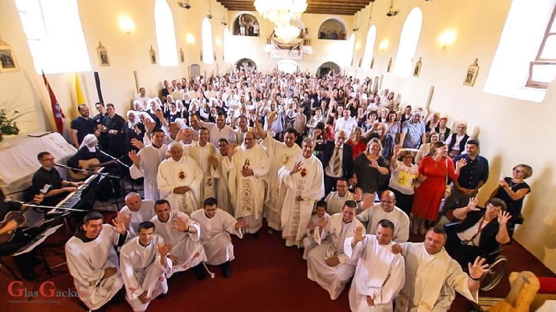 Duvnjakova mlada misa u Lovincu Duvnjakova mlada misa u Lovincu