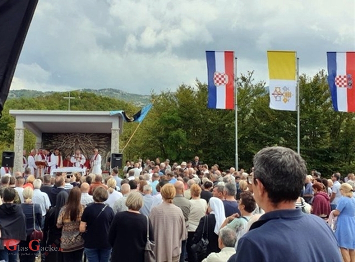 Bogović služio misu kraj Husine jame za sve žrtve komunističkog režima Bogović služio misu kraj Husine jame za sve žrtve komunističkog režima