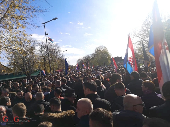 Kao da se i sam Bog smilovao ovom svijetu koji vapi za pravdom do nebesa Kao da se i sam Bog smilovao ovom svijetu koji vapi za pravdom do nebesa