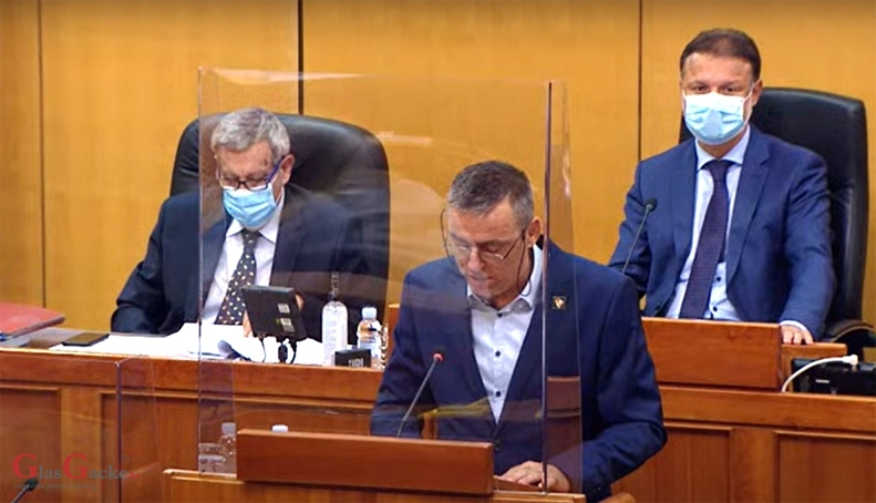 U srpskom zarobljeništvu morao sam držati glavu dolje i ruke na leđima, ali u svojoj slobodnoj državi ne želim!