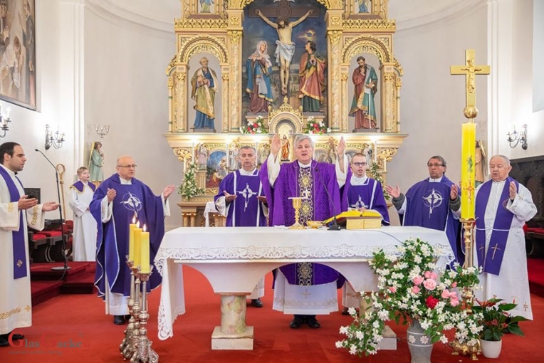 Komunizam se rodio u laži, od laži živio i umro