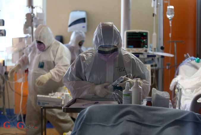 Iz gospićke bolnice stigla pacijentica koja je na respiratoru Iz gospićke bolnice stigla pacijentica koja je na respiratoru