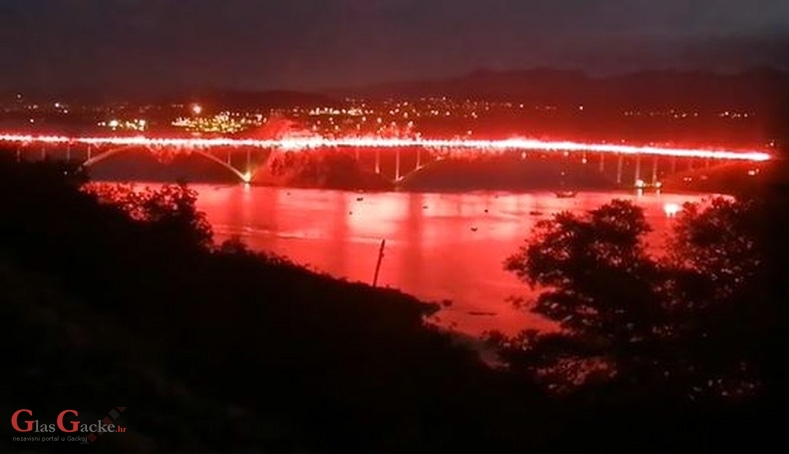 Spektakularna bakljada Armade na Krčkom mostu u čast braniteljima i Oluji Spektakularna bakljada Armade na Krčkom mostu u čast braniteljima i Oluji