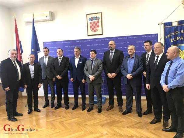 Potpisani ugovori o luci Novalja i Karlobag Potpisani ugovori o luci Novalja i Karlobag