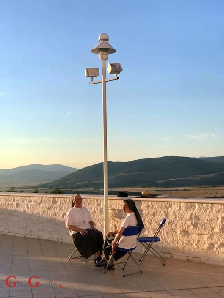 Na Udbinu se slegle redovnice i redovnici