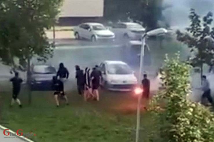 Zajedno s Grobarima i hrvatski policajci u napadu na mlade Hrvate Zajedno s Grobarima i hrvatski policajci u napadu na mlade Hrvate