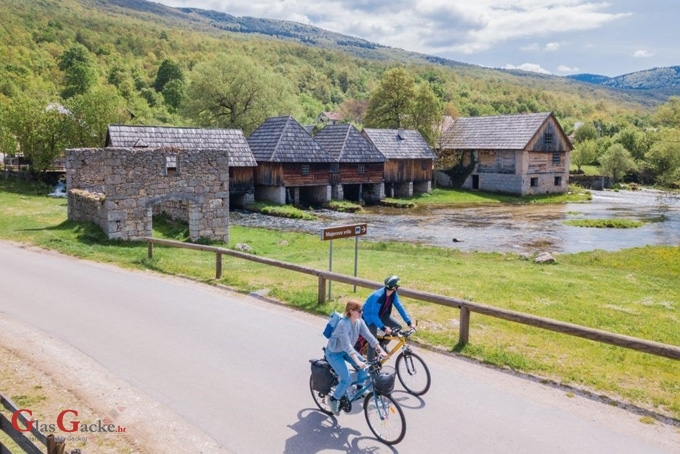 Mlinice na Majerovom vrilu krase naslovnicu nove tiskane karte mreže EuroVelo 8.