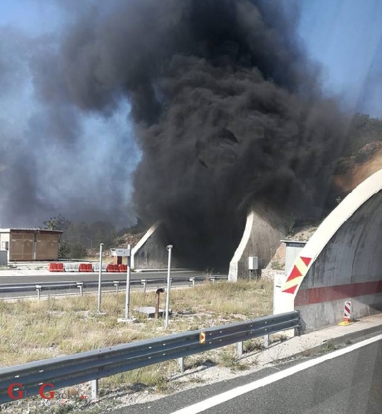 Zapalio se automobil u tunelu Bristovac Zapalio se automobil u tunelu Bristovac