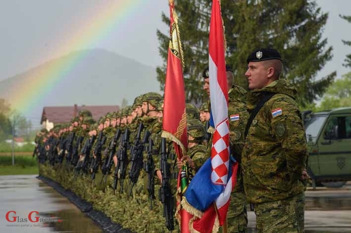 Ispraćaj postrojbe HKV u operaciju KFOR na Kosovu Ispraćaj postrojbe HKV u operaciju KFOR na Kosovu