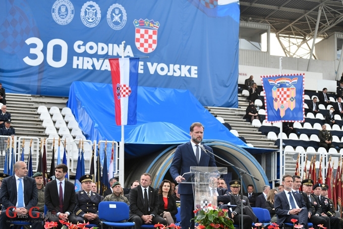 Svečanim postrojavanjem obilježena 30. obljetnica Hrvatske vojske Svečanim postrojavanjem obilježena 30. obljetnica Hrvatske vojske