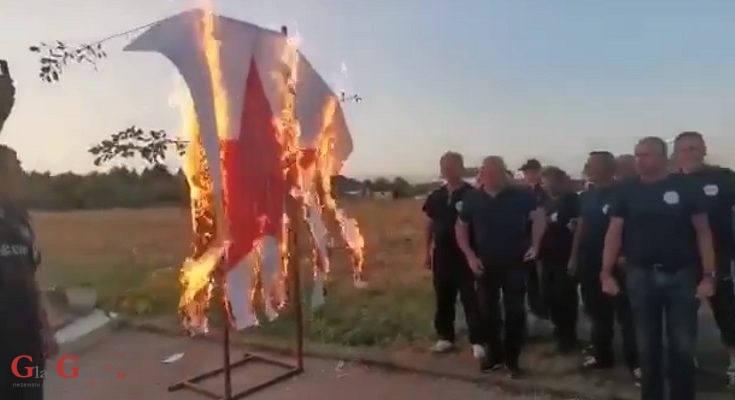 Umjetnost u Vinkovcima – spalili crvenu zvijezdu Umjetnost u Vinkovcima – spalili crvenu zvijezdu