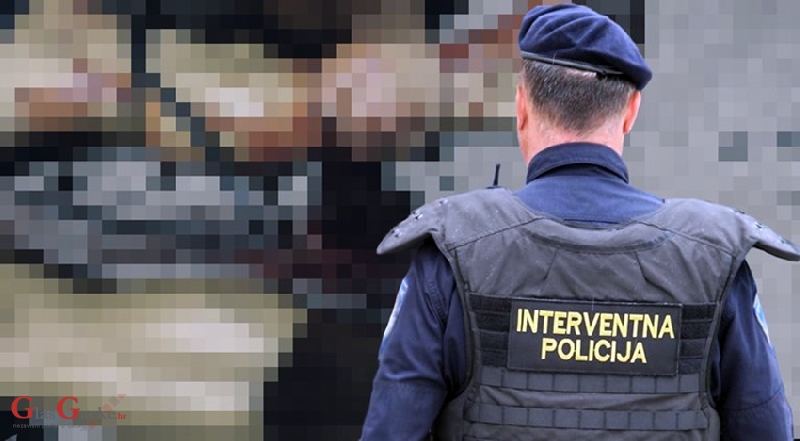 Automobilom pregazio interventnog policajca Automobilom pregazio interventnog policajca