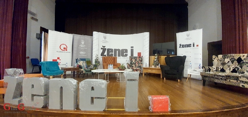 Sve spremno za početak konferencije Žene i točka Sve spremno za početak konferencije Žene i točka